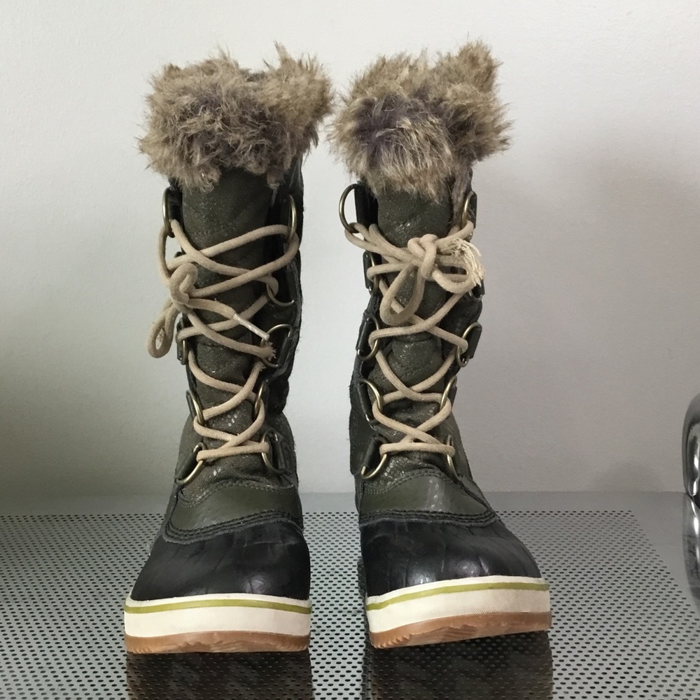 Sorel Women's Fur-Lined Winter Boots - Olive and Black